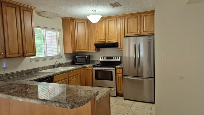 Building Photo - 7884 Bay Meadows Dr