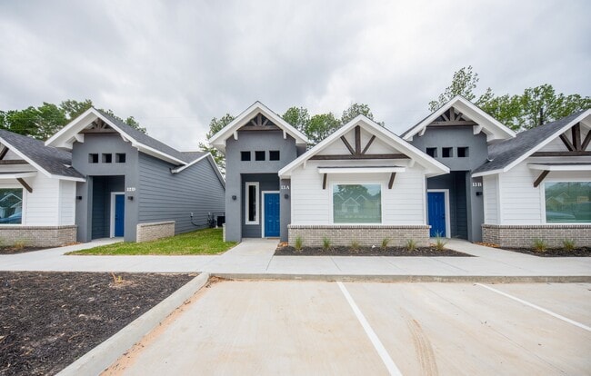 Foto del edificio - 10317 Lake Rd