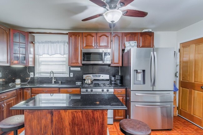 Foto del edificio - 310 Cator Ave