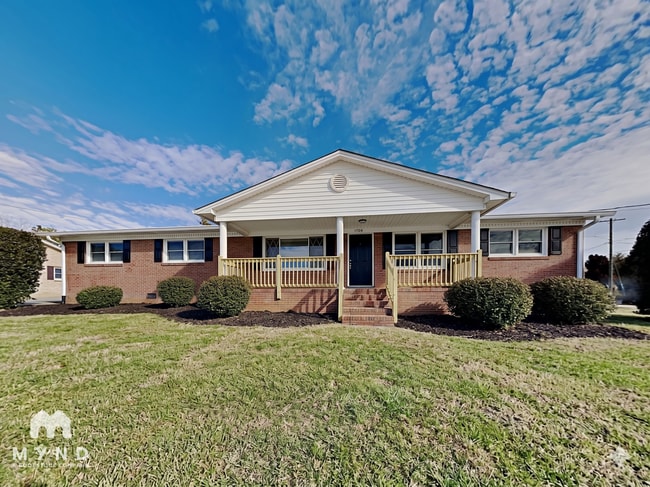 Building Photo - 1708 N New Hope Rd