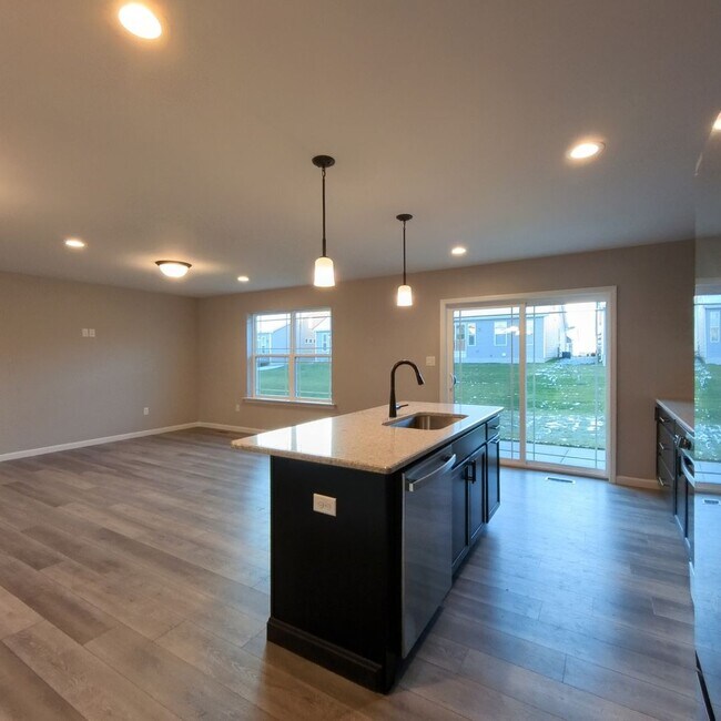 Building Photo - Charming Brand-New 3BR Home in the Heart o...