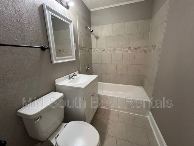 Foto del edificio - 1710 Combs St
