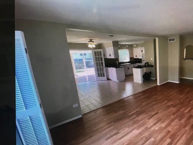 Building Photo - 1119 Crest Ln