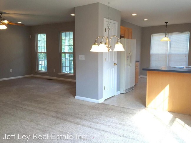 Building Photo - 3 br, 2 bath House - 3244 Woodstock Dr