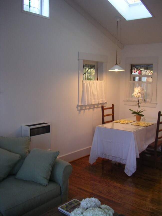 DINING - 447 Rialto Ave
