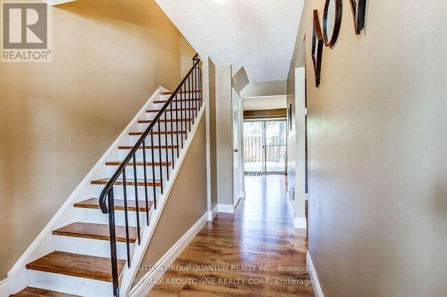 Photo du bâtiment - 1055 Shawnmarr Rd