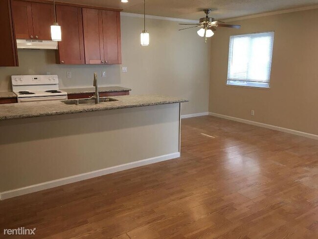 Building Photo - 2 br, 1 bath Townhome - 4322 Rosalie St