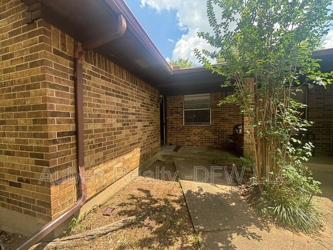 Building Photo - 1510 Blackwell Dr