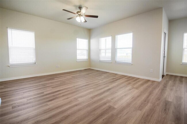 Building Photo - 511 Whirlaway Dr