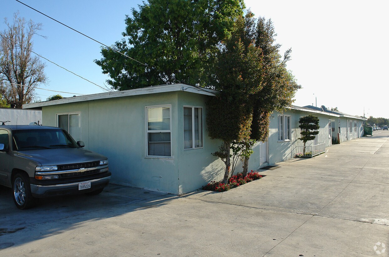 Building Photo - 1811-1817 Placentia Ave