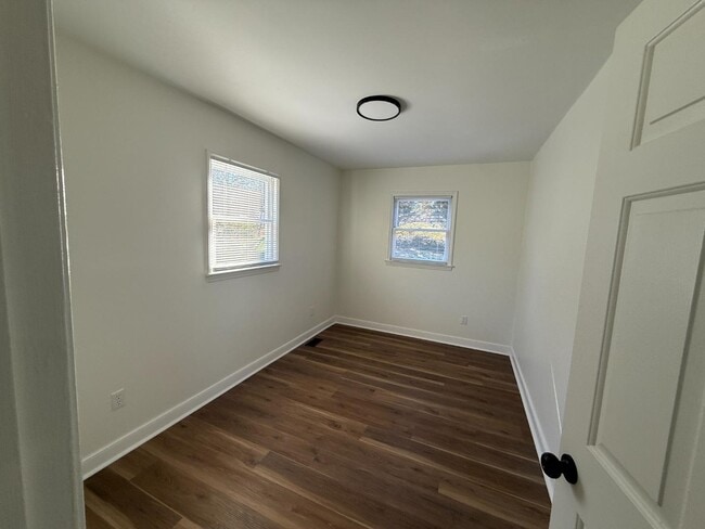 Building Photo - 415 Doak St