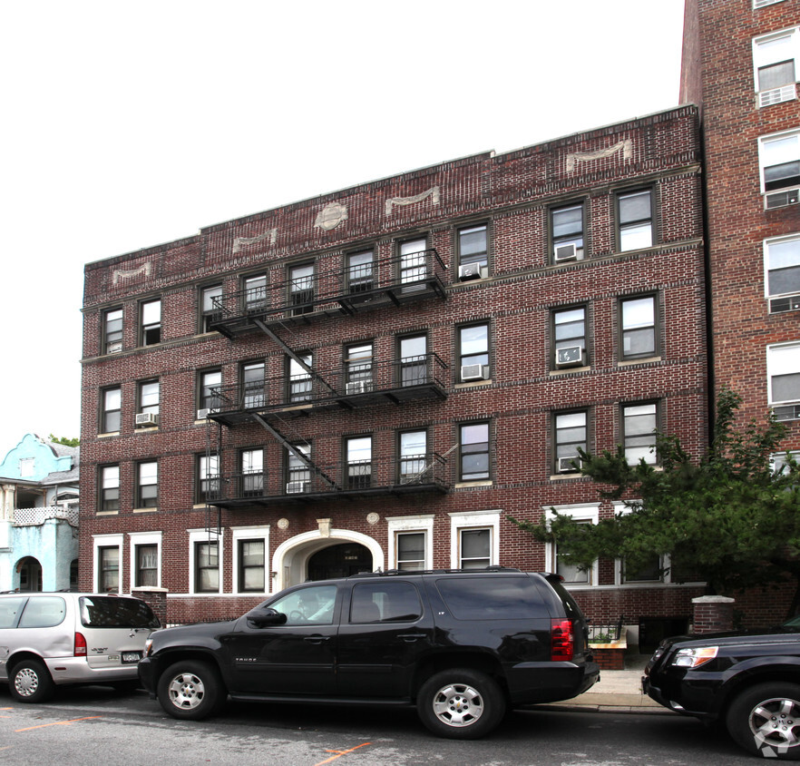 Building Photo - 2143 82nd St