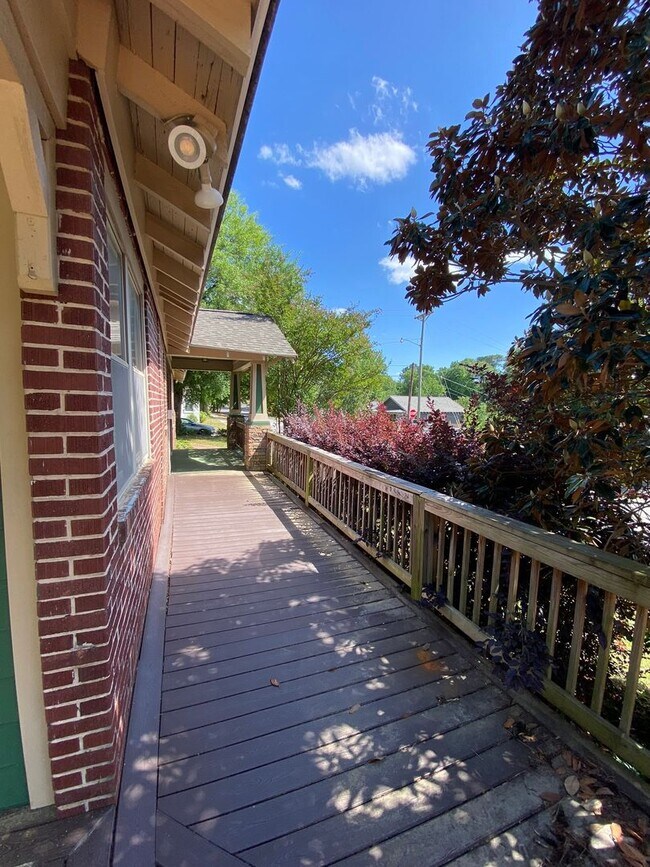 Building Photo - Spacious 3 Bedroom 2 Bath Home Near Downtown Columbia