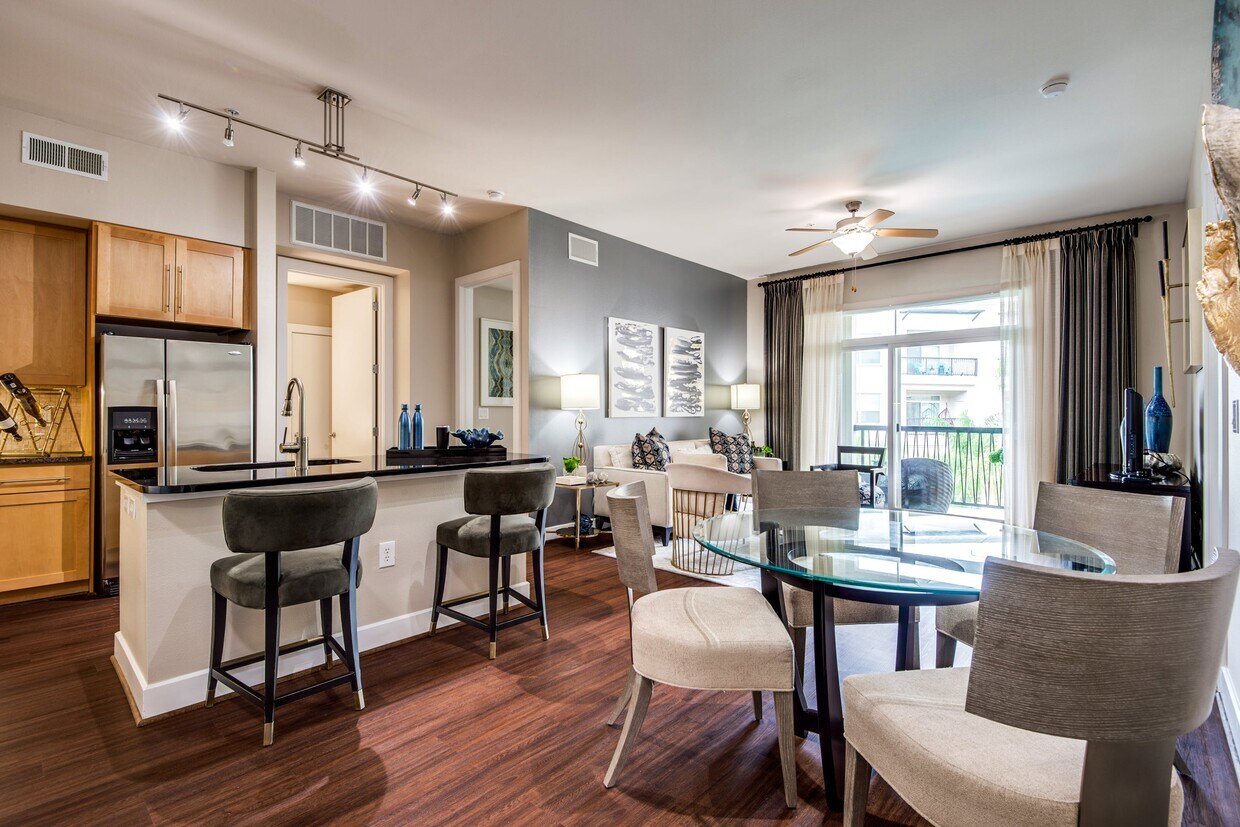 Foto principal - 2 Bedroom in Houston, TX 77024