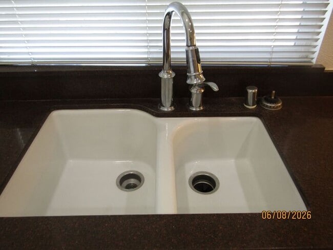Building Photo - Great 3 bed 2.5 bath single family home in Windsor! Brand New Flooring and Paint!