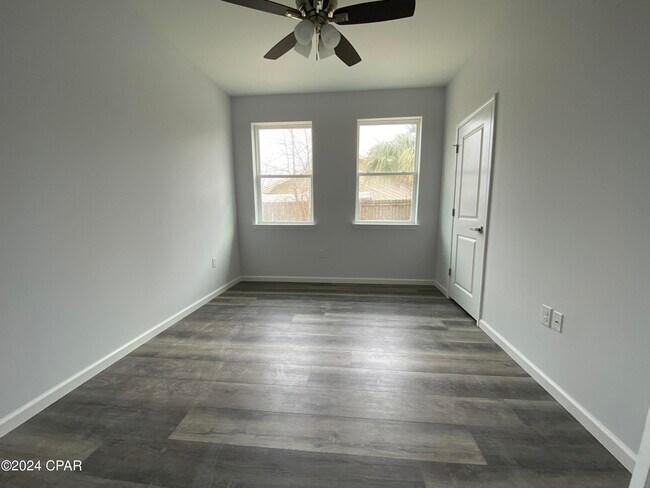 Foto del edificio - 3119 Wood Valley Rd