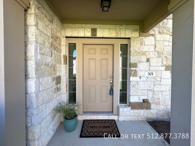 Building Photo - 9201 Brodie Ln