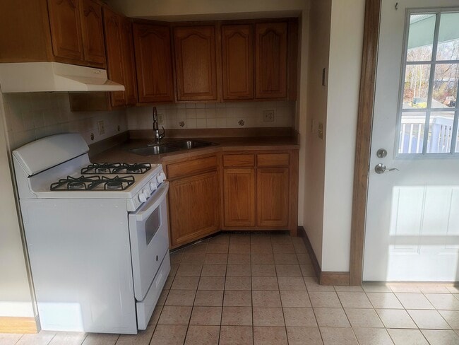 Building Photo - 40 Beaver Brook Rd