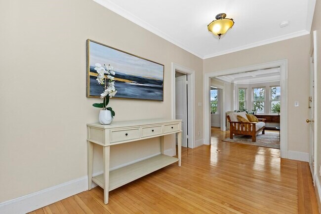 Building Photo - 569 Franklin St