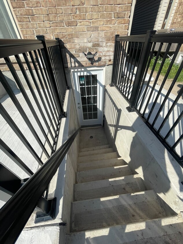 Building Photo - 276 Severn Dr