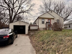 Building Photo - 1325 W 24TH St S