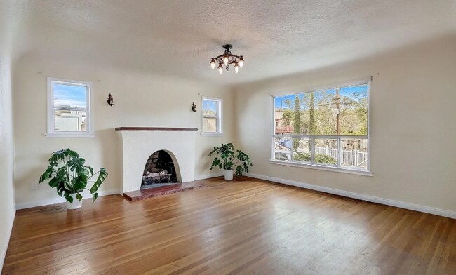 Foto del edificio - 5480 Redland Dr
