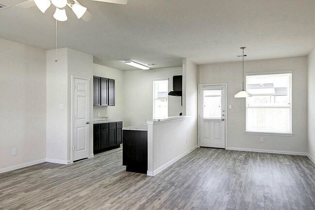 Foto del edificio - 12322 Roy Mix Bohn Lane