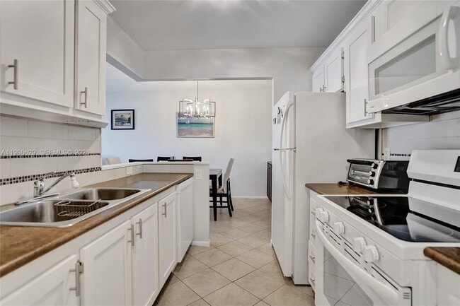 Building Photo - 400 N Riverside Dr