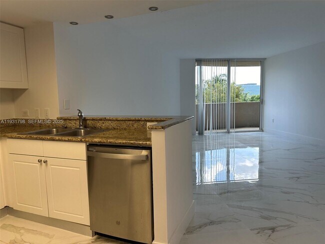 Building Photo - 19501 W Country Club Dr