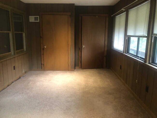 Building Photo - 1225 NY-9G