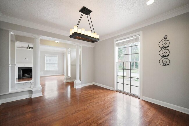 Building Photo - 3221 Ewing St