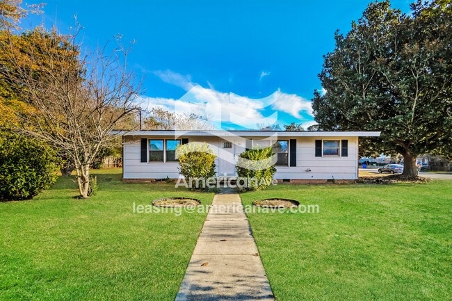 Building Photo - 741 Moriston Rd