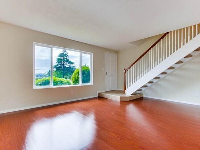 Foto del edificio - Awesome Townhome w/ 3 bedroom