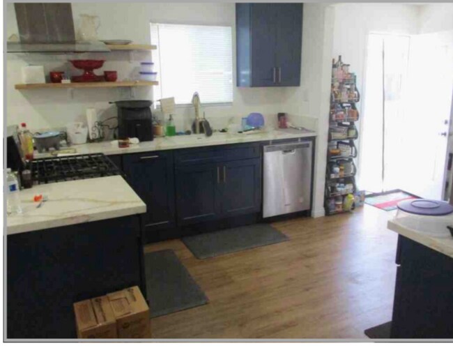 Kitchen - 831 Mira Mar Ave