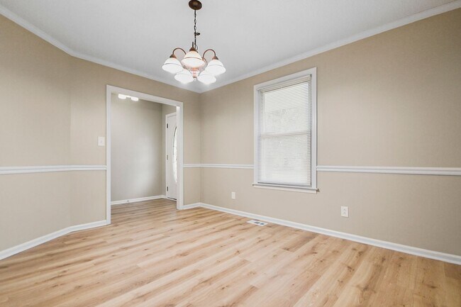 Building Photo - Pet Friendly Three Bedroom!