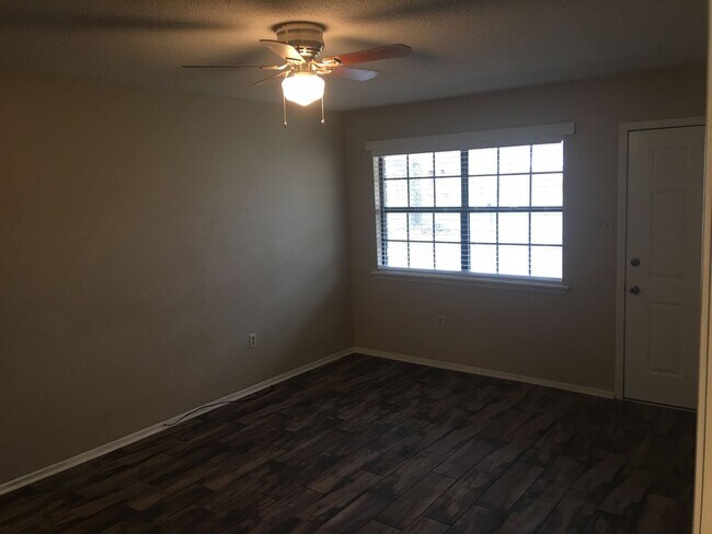 Foto del edificio - 3 Bed 1 Bath Home