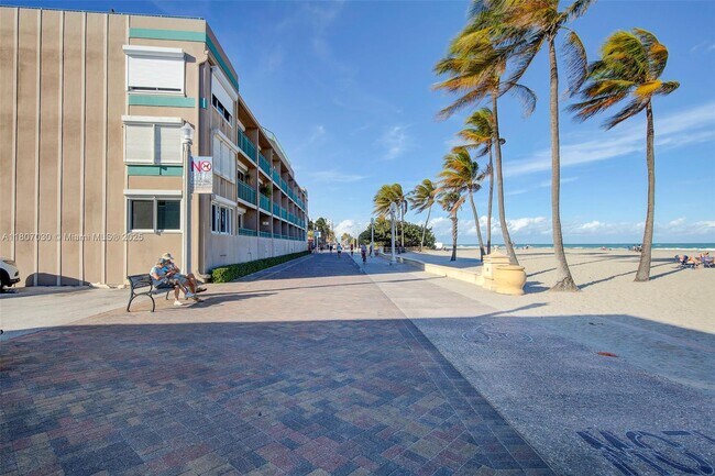 Building Photo - 201 Van Buren St