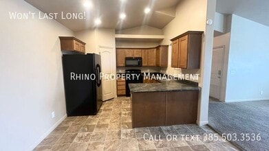 Building Photo - 1019 Village River Ln