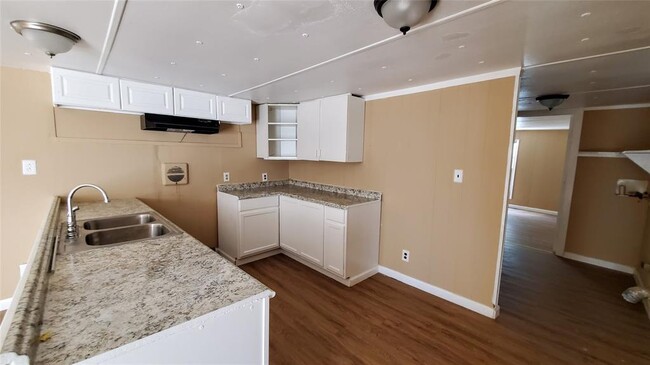 Building Photo - 918 Queenswood St