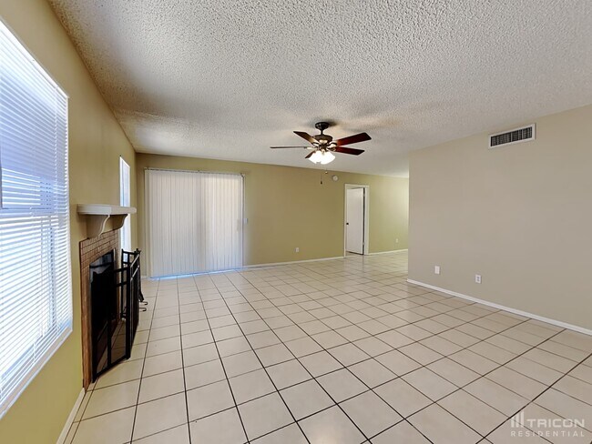 Building Photo - 4763 W Menadota Dr