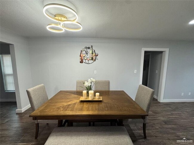 Building Photo - 3000 Royal Palms Cir
