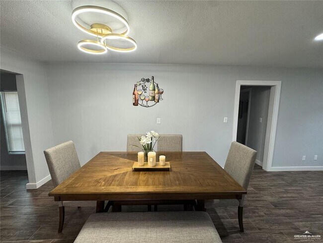 Foto del edificio - 3000 Royal Palms Cir