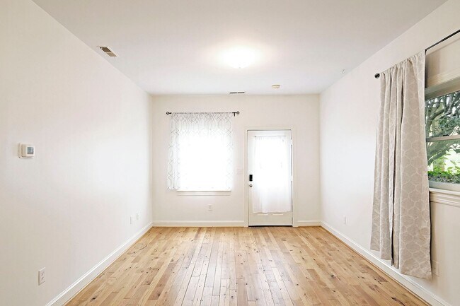 Foto del edificio - Charming Pet-Friendly Rental Near Pantops & Downtown