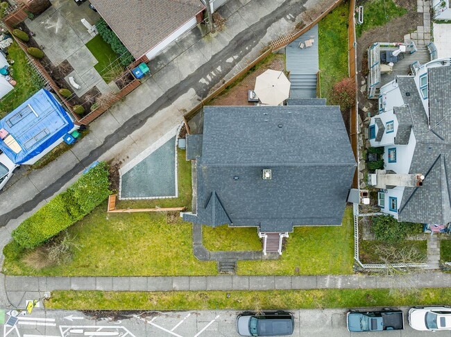 Building Photo - 7638 Winona Ave N