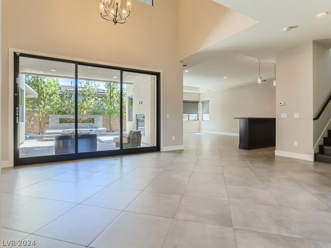 Building Photo - 72 Grey Feather Dr