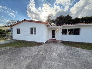 Building Photo - 1120 NW 32nd Ct
