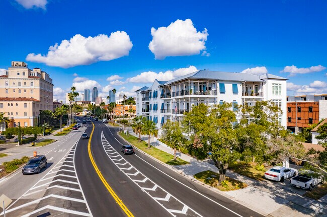 91 E de Davis Blvd Tampa, Florida 33606 - Cadillac Apartments