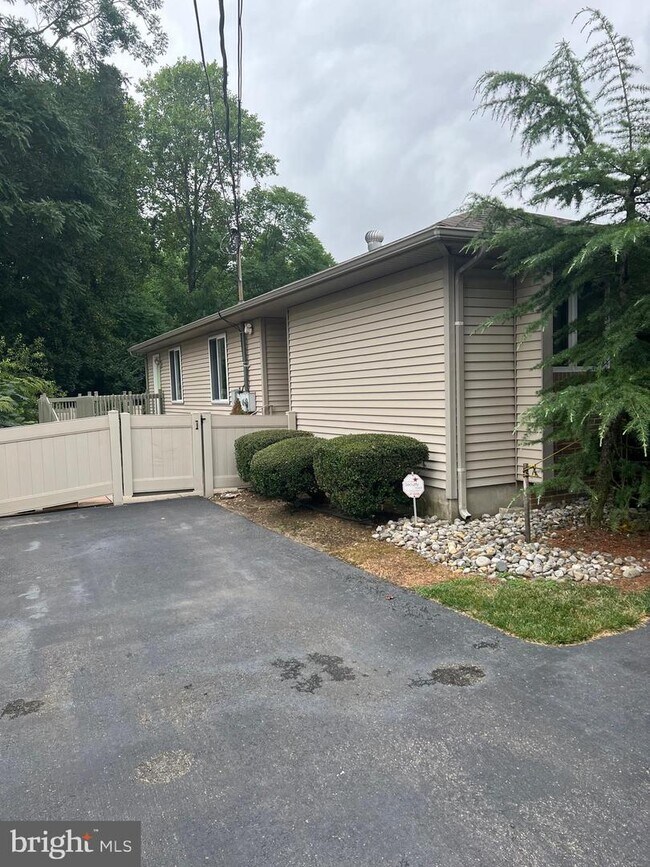 456 W Oak Rd, Vineland, NJ 08360 House Rental in Vineland, NJ