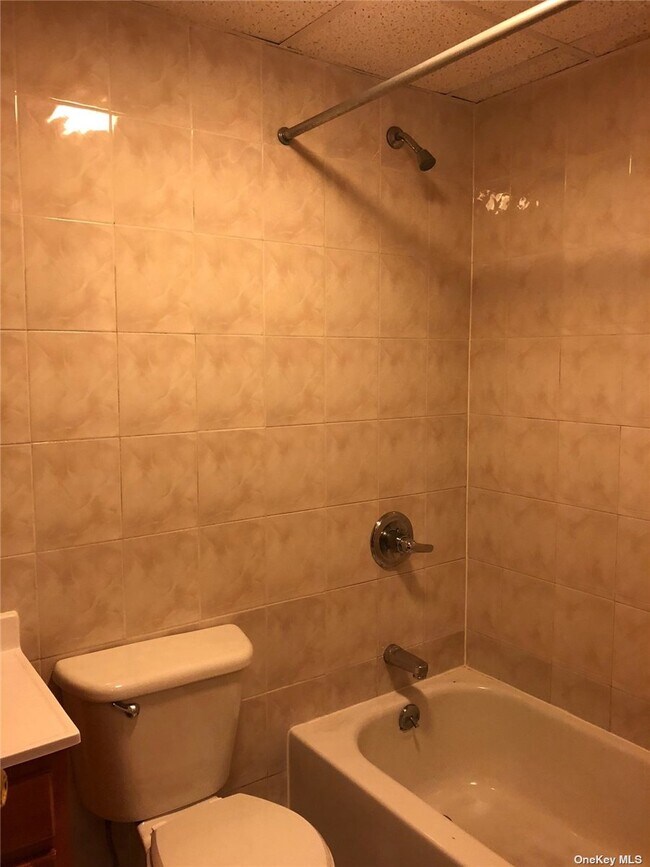 Foto del edificio - 214-34-214-35 35th Ave