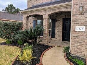 Building Photo - 3526 Schumann Oaks Dr
